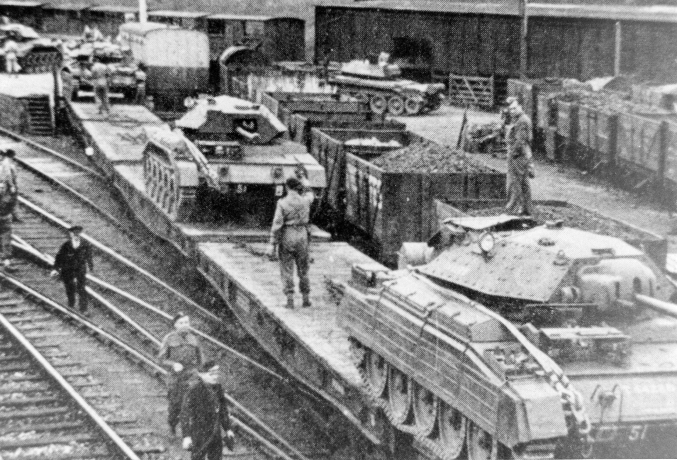 Polish tanks on low loaders, Haddington station.jpg
